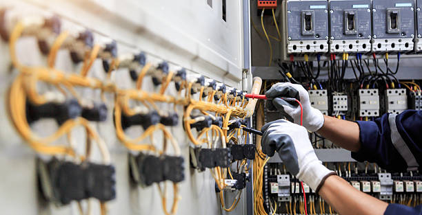 Professional Electrician technician working in Roscoe, TX